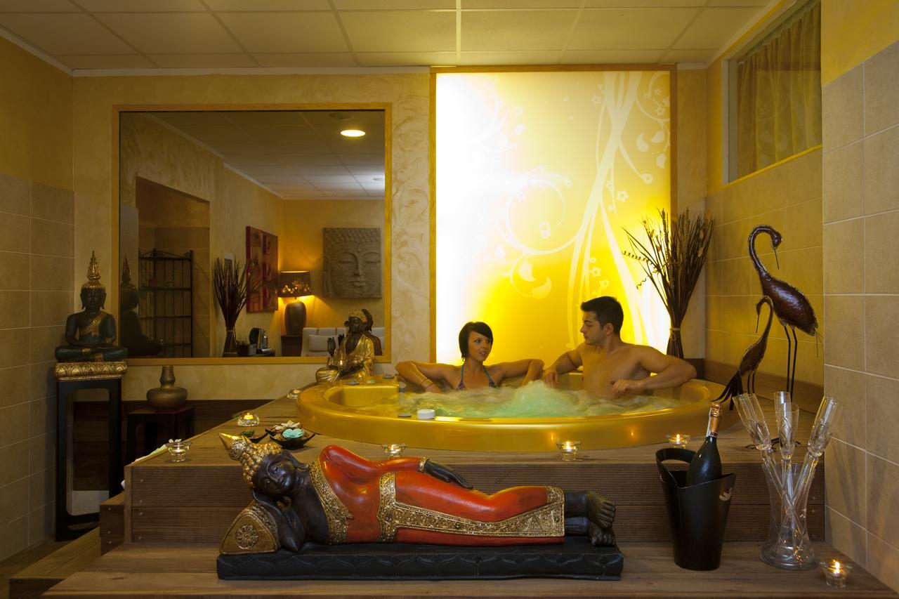 Hotel Gambrinus リミニ エクステリア 写真