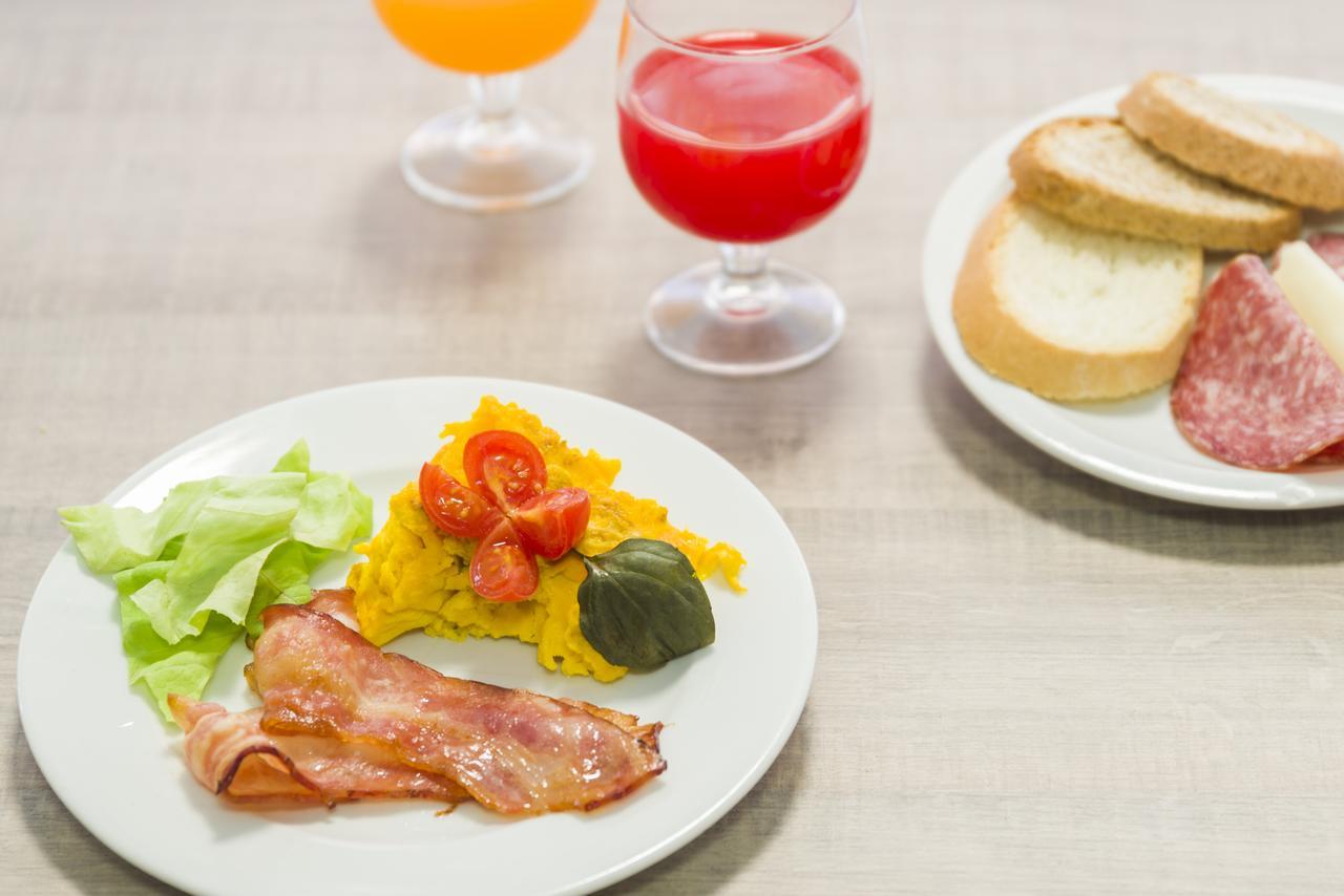 Hotel Gambrinus リミニ エクステリア 写真