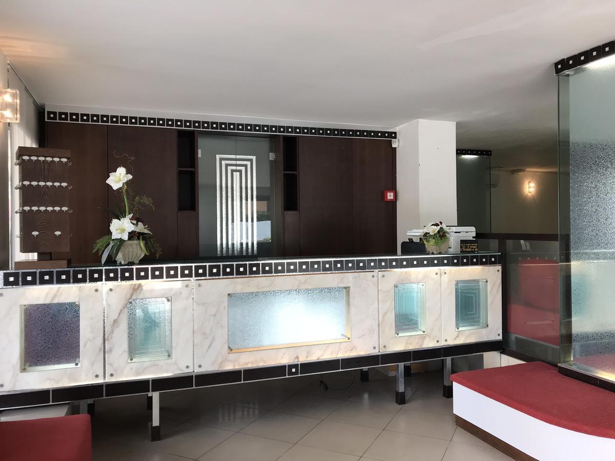 Hotel Gambrinus リミニ エクステリア 写真